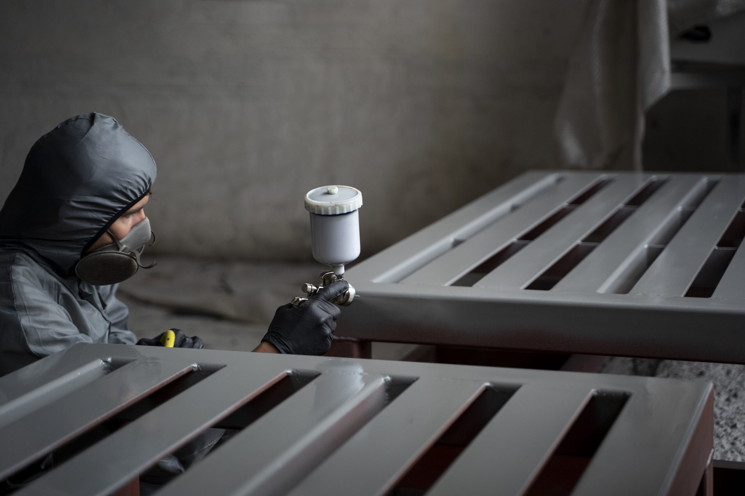 side-view-man-spraying-powder-paint-from-gun-1-scaled